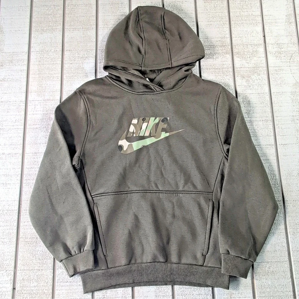 Nike sportswear club